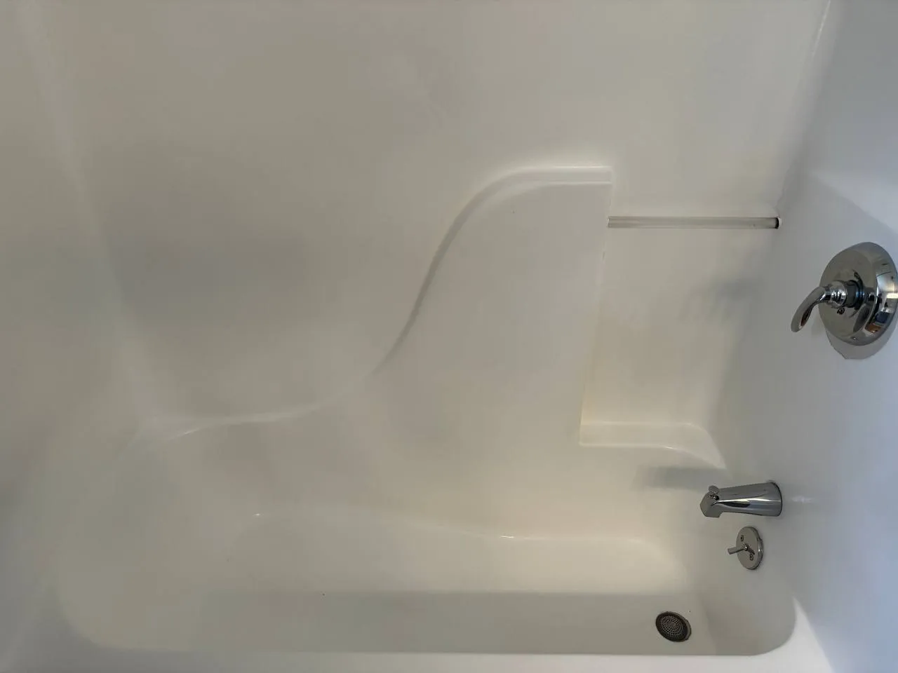 The same shower and tub, white and clean, after cleaning